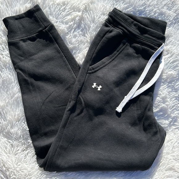 Under Armour Rival Fleece Women’s Joggers
Size Small Black with White Details - Picture 1 of 14